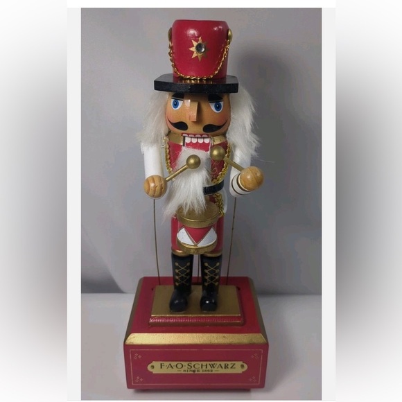 FAO Schwarz 2017 Nutcracker Prince Wood Musical Figurine - Picture 2 of 7